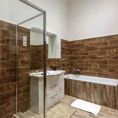 Apartment Spotless & Spacious Downtown Budapest