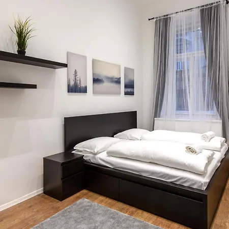 Spotless & Spacious Downtown Budapest